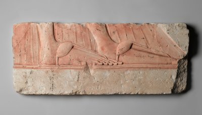 Reliéf zobrazující nohy královských žen v sandálech, z Tell el-Amarna, Nová říše, cca 1353-1332 př. n. l. (vápenec) od Egyptian 18th Dynasty