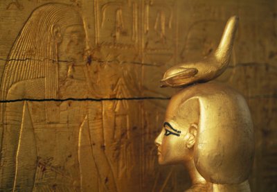 Soška Selkise nebo Serketa chránící truhlu s kanopami, Tutanchamonova pokladnice od Egyptian 18th Dynasty