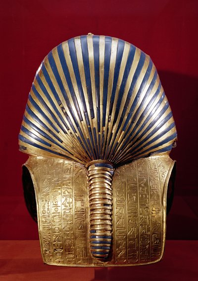 Zadní strana zlaté masky z Tutanchamonova pokladu (asi 1370-1352 př. n. l.) Nová říše, asi 1340 př. n. l. (zlato vykládané polodrahokamy) od Egyptian 18th Dynasty