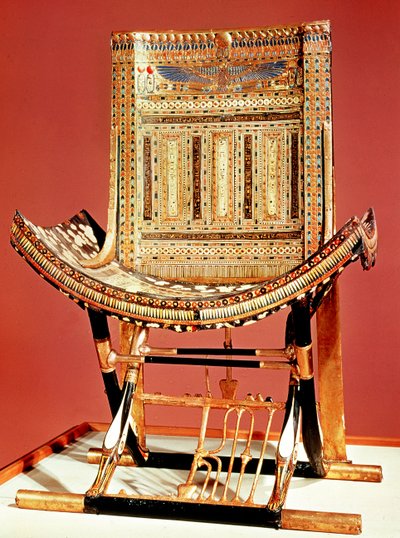 Faraonův církevní trůn, z hrobky Tutanchamona (asi 1370-52 př.nl) Nová říše (vykládané dřevo) (viz také 59232) od Egyptian 18th Dynasty