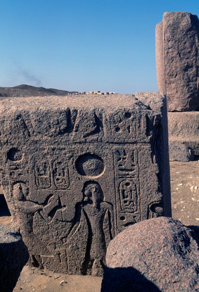 Blok s reliéfy a nápisy Ramsese II., Velký Amonův chrám, Tanis, Egypt, Nová říše, 19. dynastie od Egyptian 19th Dynasty