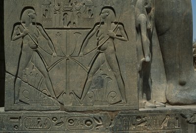 Detail reliéfu znázorňujícího dva muže (pískovec) od Egyptian 19th Dynasty