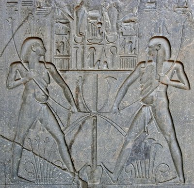 Egyptský starověk: detail podstavce sochy faraona Ramsese II. (1292-1186 př. n. l.) představující spojení Horního a Dolního Egypta. Chrám v Luxoru. Východní břeh (Théby), Egypt od Egyptian 19th Dynasty