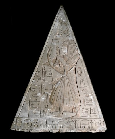 Egyptský starověk: špička pyramidy kaple Ramose decoree reprezentace pozdního uctívání Re-Atum (Re Atum nebo Ra-Atum nebo Ra Atum nebo Re Toum) božstva zapadajícího slunce. 19. dynastie ((1295-1190 př. n. l.) Deir el Medineh Rozměr v. 70 cm Turín Egypt od Egyptian 19th Dynasty