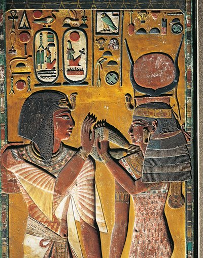 Bohyně Hathor nabízí svůj náhrdelník faraonovi (nízký reliéf) od Egyptian 19th Dynasty