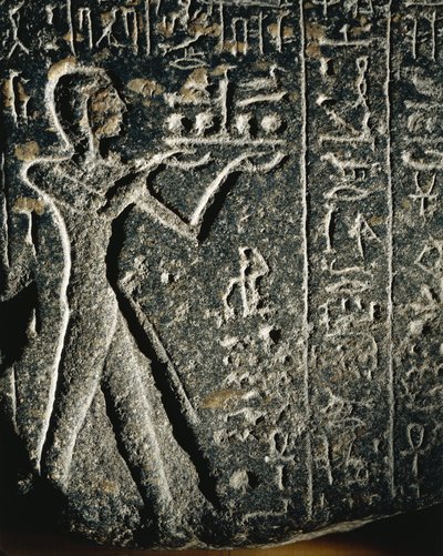 Žulová socha zobrazující prince Merneptaha při uctívání, zasvěcená bohu Ptahovi od Egyptian 19th Dynasty