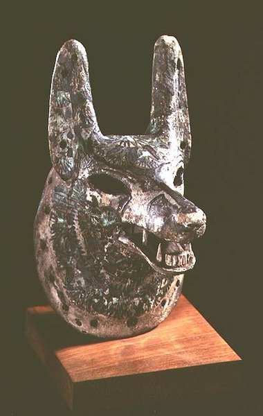 Hlava Anubise, egyptského boha mrtvých, se sklopnou čelistí, používaná jako věštecká maska, Nová říše (dřevo) (viz také 161755) od Egyptian 19th Dynasty