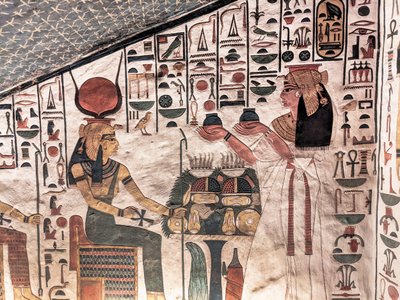 Královna nabízející rituální vázy (nástěnná malba) od Egyptian 19th Dynasty