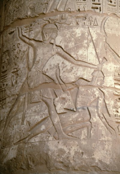 Ramses drží své asijské nepřátele za vlasy, zatímco se je chystá zabít, reliéf, Chrám Setiho I., Kanais, Egypt, Egyptská civilizace, Nová říše, Dynastie XIX (foto) od Egyptian 19th Dynasty