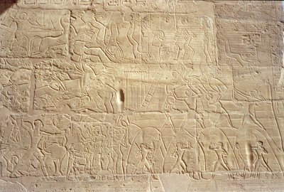 Reliéf zobrazující egyptské jednotky útočící na chetitské město Dapur z Velké sloupové síně, Nová říše, C.1297-1185 př.n.l. od Egyptian 19th Dynasty