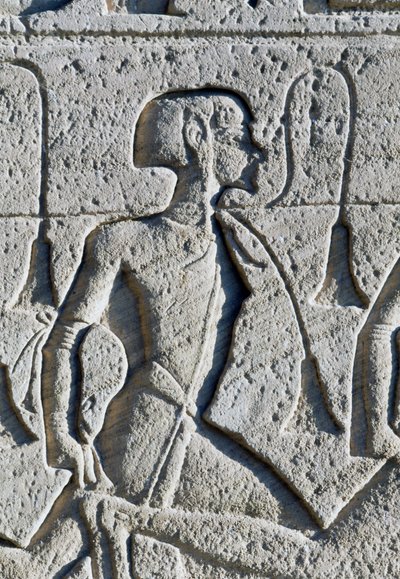 Reliéf zobrazující zajatce z bitvy u Kadeše, detail z podstavce trůnů na fasádě Velkého chrámu Ramsese II., Abú Simbel (Seznam světového dědictví UNESCO) od Egyptian 19th Dynasty