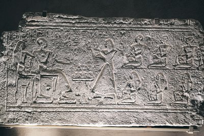 Reliéf Ptahotepa a Tauseret ze Sakkáry, manželé přijímají nabídky od svého nejstaršího syna Amenheba a dalších dětí. od Egyptian 19th Dynasty