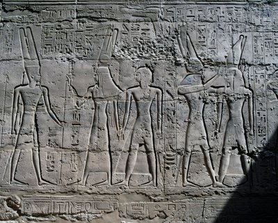 Scény obětování bohům, reliéf, vnitřní stěny Velké hypostylové síně, chrámový komplex Karnak (Seznam světového dědictví UNESCO) od Egyptian 19th Dynasty