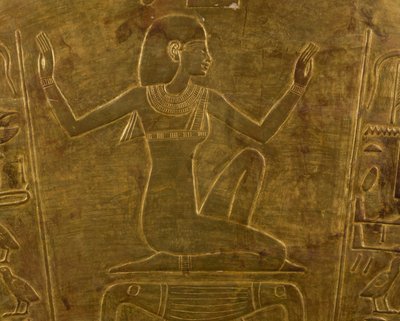 Bohyně Isis, dekorativní detail sarkofágu královny Tuyi, matky Ramsese II, zlacené dřevo, Egyptská civilizace, Nová říše, 19. dynastie od Egyptian 19th Dynasty