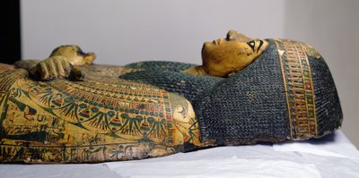 Detail vnějšího víka rakve mumie Nesjamuna, pravděpodobně nalezeného v Deir El-Bahri, Nová říše, cca 1100 př. n. l. (lakované dřevo) od Egyptian 20th Dynasty