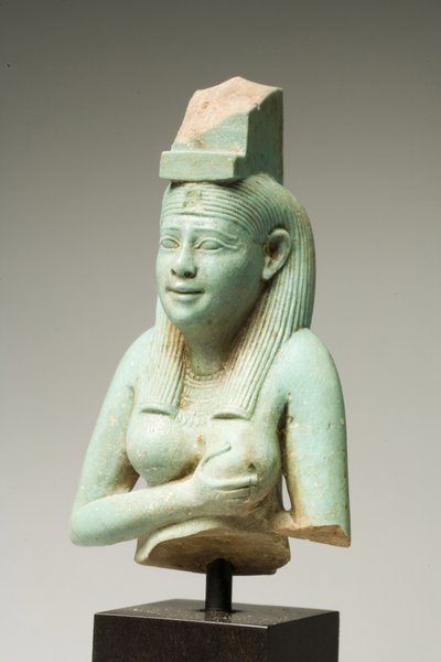 Fragment of Isis, pozdní dynastické období (fajáns) (viz také 270350) od Egyptian 26th Dynasty