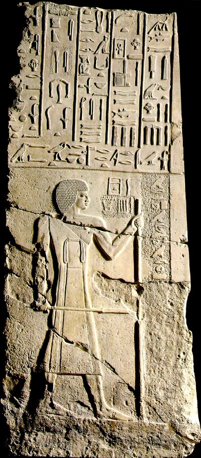 Deska, Aa-akhti, hieroglyfy a postava, konec 3. dynastie (vápenec) od Egyptian 3rd Dynasty