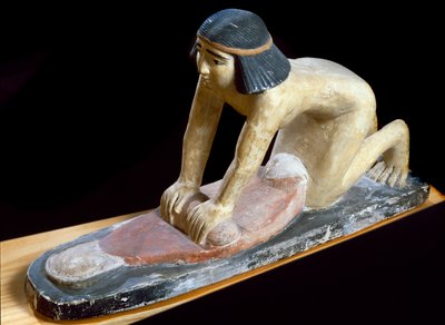 Egyptský starověk: „Egyptské drcení obilovin na výrobu chleba““ Figurka. 5. dynastie. 2400 před naším letopočtem. Florencie, Museo Archeologico od Egyptian 5th Dynasty