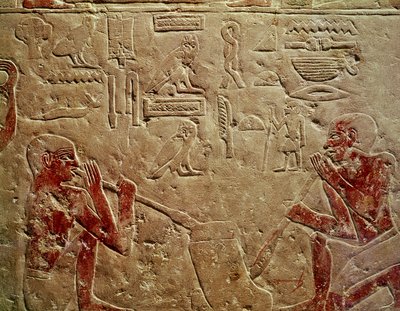 Reliéf zobrazující foukače skla z Mastaby z Kaemrehu, Sakkára, Stará říše, cca 2325 př. n. l. (malovaný vápenec) od Egyptian 6th Dynasty