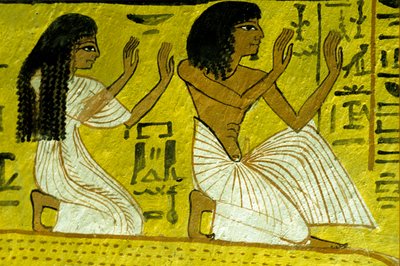 Starověký Egypt, Nástěnná malba, Sennedjem a jeho žena klečící před bohy, Sennedjemova hrobka, Théby, Deir el Medina od Egyptian Egyptian