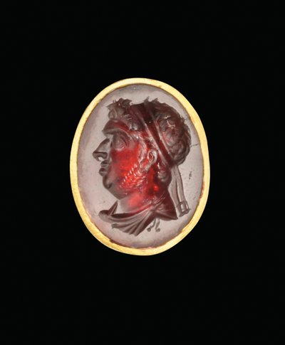 Helénistický hlubotiskový prsten s královským portrétem ptolemaiovského panovníka, pravděpodobně Ptolemaia IX., Sotera II., konec 2. - začátek 1. století před naším letopočtem od Egyptian Ptolemaic Period