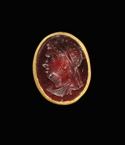 Helénistický hlubotiskový prsten s královským portrétem ptolemaiovského panovníka, pravděpodobně Ptolemaia IX., Sotera II., konec 2. - začátek 1. století před naším letopočtem od Egyptian Ptolemaic Period