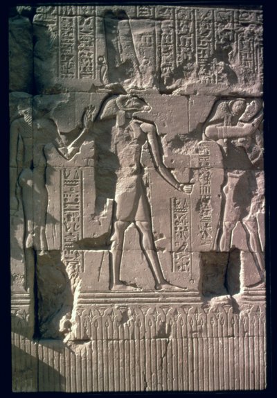 Reliéf zobrazující Khnuma z paravánu Khnumova chrámu (vápenec) od Egyptian Ptolemaic Period