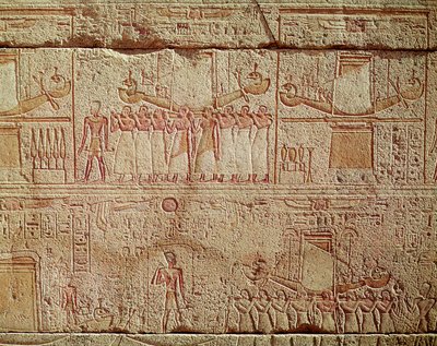 Reliéf zobrazující posvátné lodě nesené kněžími v procesí ze svatyně Filipa Arrhidaea (323–317 př. n. l.) Makedonská dynastie (žula) od Egyptian Ptolemaic Period
