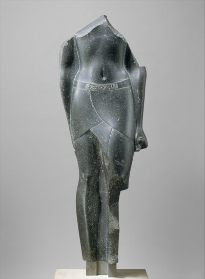 Torzo ptolemaiovského krále, popsané kartuší pozdního Ptolemaia, 80-30 př.nl (čedič) od Egyptian Ptolemaic Period