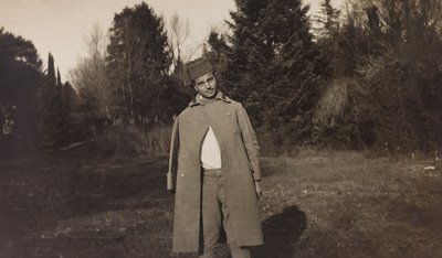 Album první světové války ve Friuli-Venezia Giulia: portrét rakouského zajateckého kadeta ve Villa Brazzà, kde sídlí 17 válečná nemocnice v Soleschiano Manzano (černobílá fotografie) od Elena Bianconcini