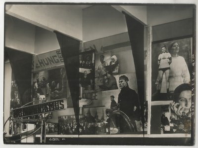 Interiér sovětského pavilonu na Mezinárodní tiskové výstavě v Kolíně nad Rýnem od Eliezer Markowich Lissitzky