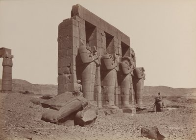Théby, Temple of Ramasseum, Shattered Colossi, 70. léta 19. století. od Émile Béchard