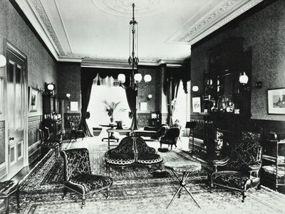 18 Addison Road: salon, 1890 od English Photographer