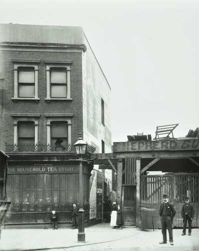 68 Bermondsey New Road: přední elevace, Londýn, 1898 od English Photographer