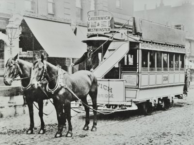 Greenwich-Westminster koňská tramvaj, 1885 od English Photographer