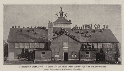 Vojenské gymnázium, třída v táboře Curragh pózující pro fotografa od English Photographer
