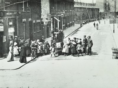 Pouliční varhaník v Putney, Londýn, 1886 od English Photographer