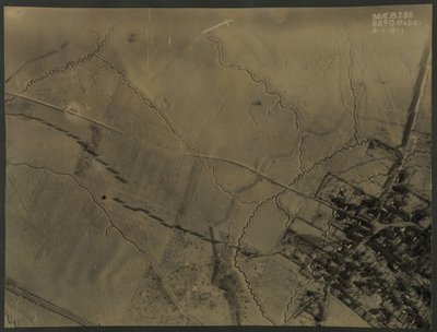 Letecká fotografie se zákopy z první světové války, 1918 od English Photographer