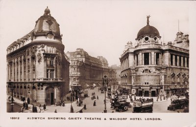 Aldwych, Londýn, divadlo Gaiety, hotel Waldorf (čb fotografie) od English Photographer