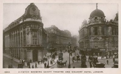 Aldwych ukazuje divadlo Gaiety a hotel Waldorf od English Photographer