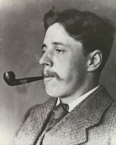 Arnold Bennett, kouří dýmku, portrét (č/b foto) od English Photographer