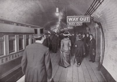 Na Bank Station Central London Railway, výstup od English Photographer
