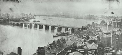 Battersea Bridge: pohled z Chelsea Church Tower, 1875 od English Photographer