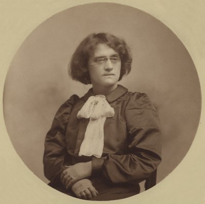 Beatrice Harradenová od English Photographer
