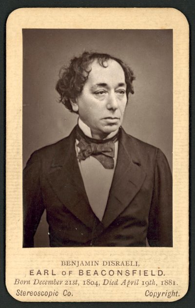 Benjamin Disraeli, hrabě z Beaconsfield, pamětní fotografická karta (černobílá fotografie) od English Photographer