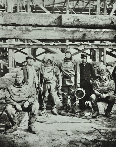 Blackfriars Bridge: stavební dělníci pózují s vybavením, 1869 od English Photographer