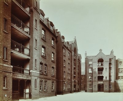 Borough Road Estate: rezidenční činžovní domy, Londýn od English Photographer