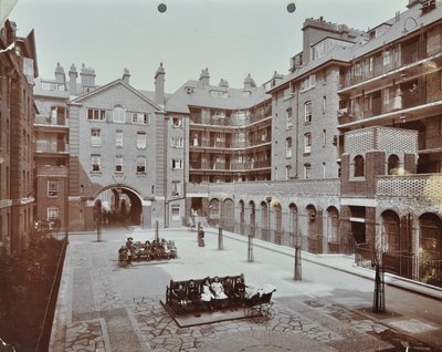 Bourne Estate: Laney Buildings, Londýn od English Photographer