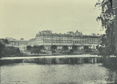 Buckinghamský palác, Buckinghamský palác, Westminster LB: celkový pohled, 1896 od English Photographer