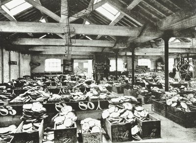 Bull Wharf, interiér Shell Warehouse, Londýn, 1890 od English Photographer